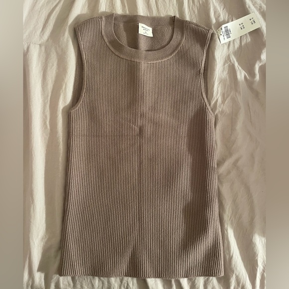 NWT never worn ribbed vest style sweater - Picture 1 of 4